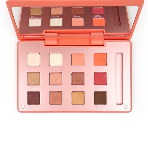 VDL x PANTONE Expert Color Eye Book - Picture 2 of 4